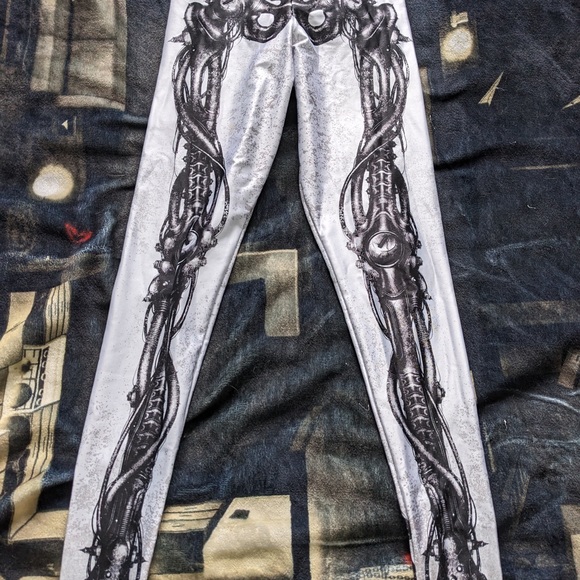 Blackmilk mechanical bones white leggings artwork by Shichigoro size small. - Picture 6 of 6